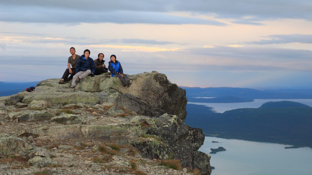 Kami di Skierfe. Foto oleh Steve Darmadi