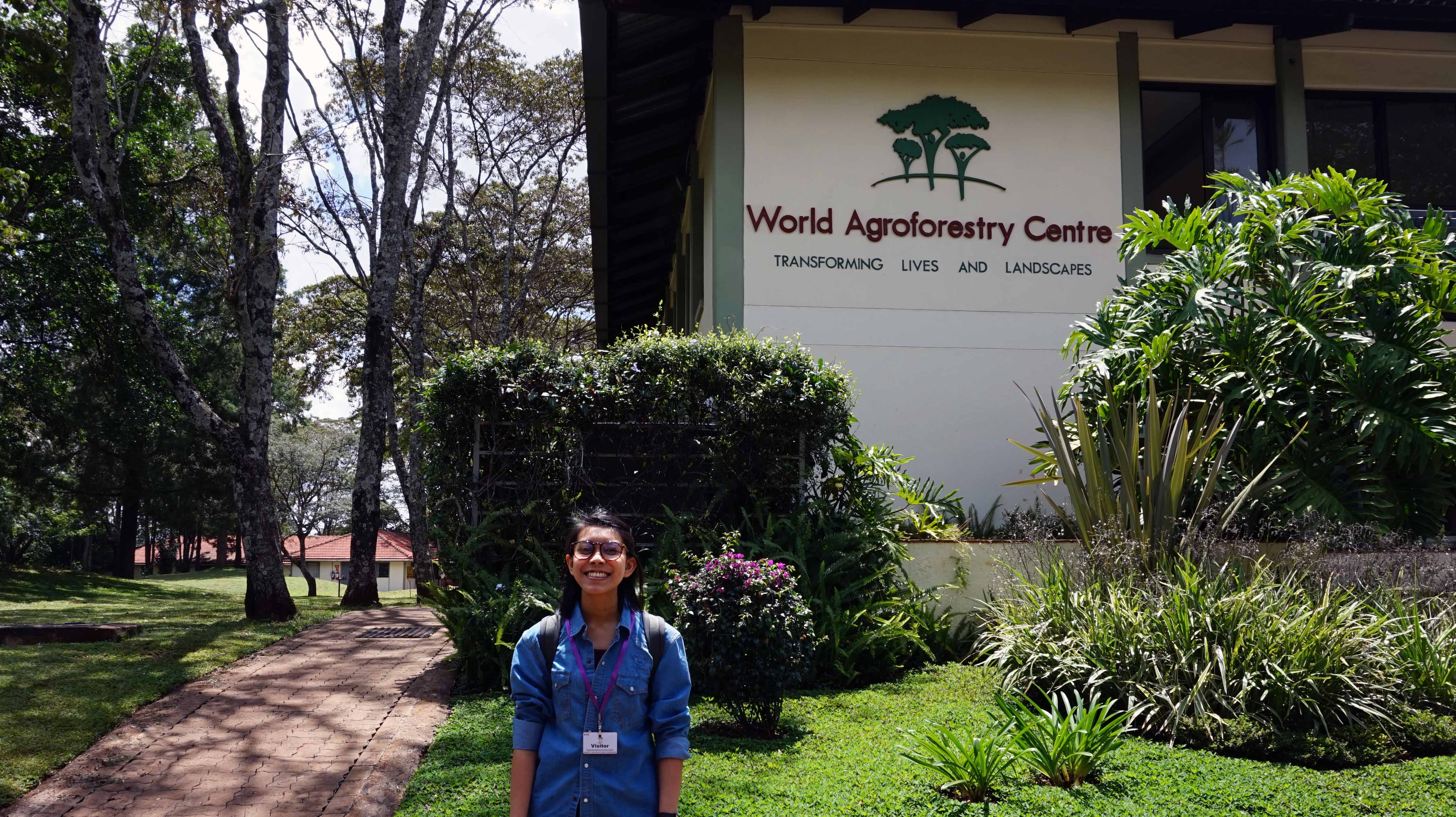 Sania mengerjakan tesis di ICRAF Kenya