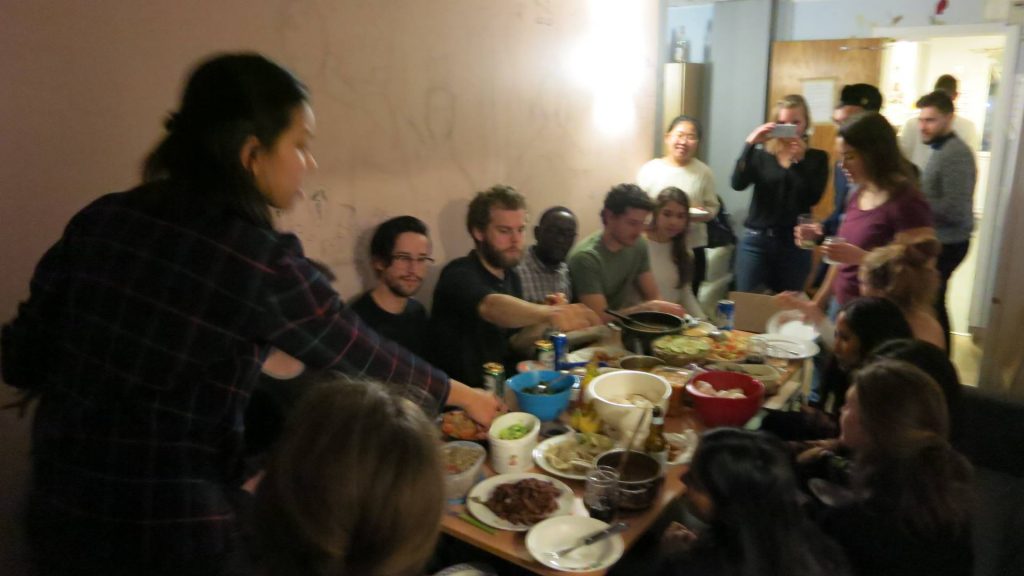 Saat mengadakan makan malam khas Indonesia ke khalayak internasional